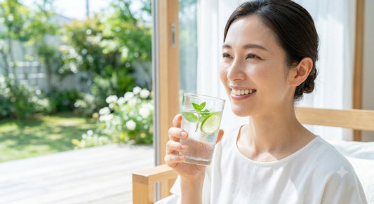 毎日の歯磨きだけでは不十分？ 大人世代が知っておくべき「舌が汚れる3つの理由」