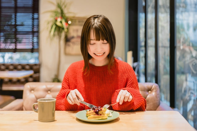 その一口が「見た目年齢」を加速させる？40〜50代がやりがちな「NG食習慣」５選
